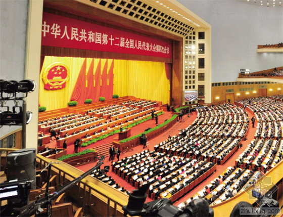 当日上午，国务院总理李克强在会上做了2016年政府工作报告。